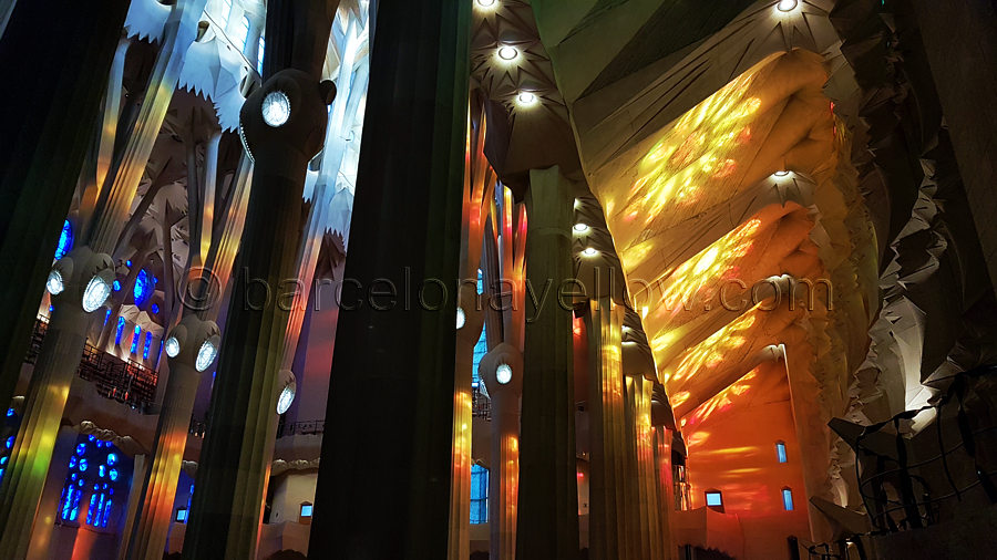 inside-sagrada_familia-church-barcelona