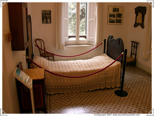 Gaudi musuem Barcelona, Gaudi's bedroom