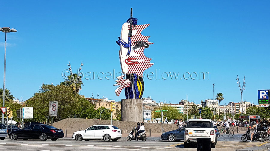 port_vell_el_cap_de_barcelona_sculpture