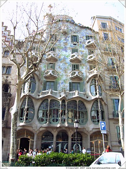 antoni gaudi casa mila interior