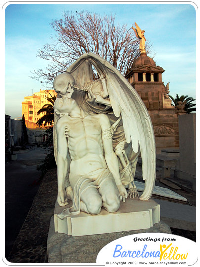 Kiss of Death sculpture - Poblenou cemetery Barcelona