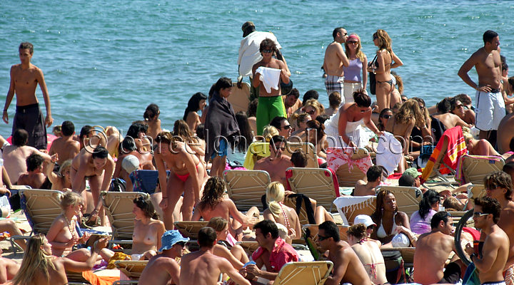 720x400_barcelona_beaches_crowded