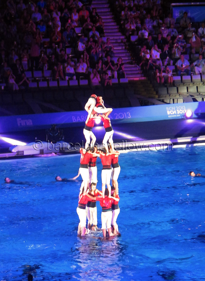 swimming_pool_castellers_human_towers