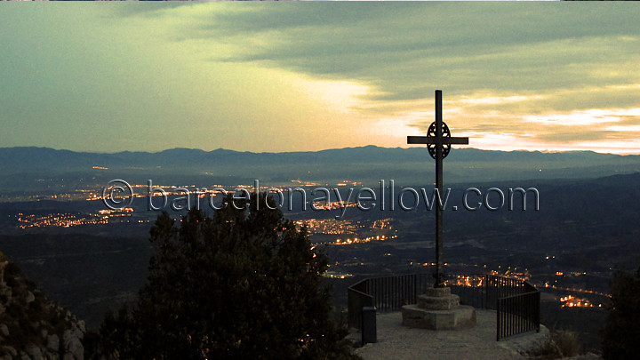 sunset_michaels_cross_montserrat_monastery
