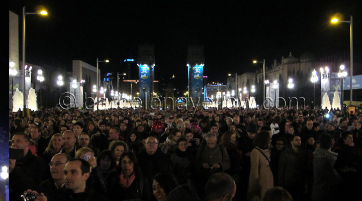 crowds_barcelona_new_year