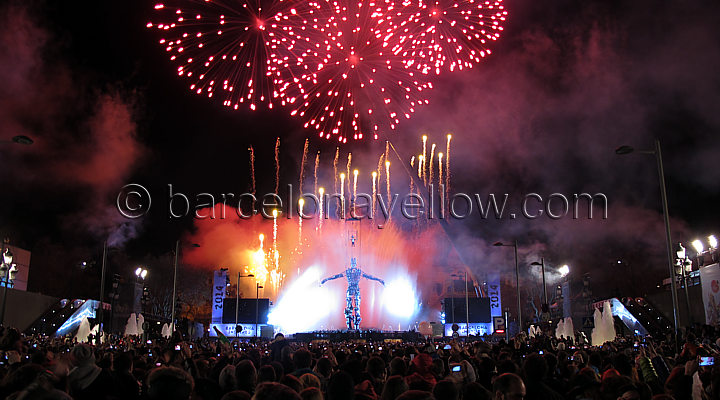 magic_fountain_barcelona_new_year_celebration
