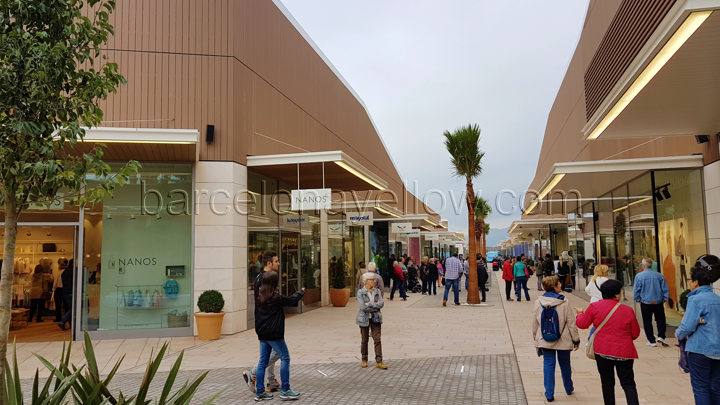 DESIGNER OUTLET SHOPPING CENTER NEAR BARCELONA