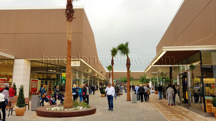 DESIGNER OUTLET SHOPPING CENTER NEAR BARCELONA