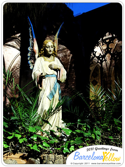 Angel in Barcelona cathedral pessebre