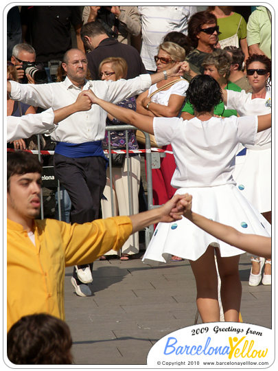 Sardanes dancing competition at Merce Festival