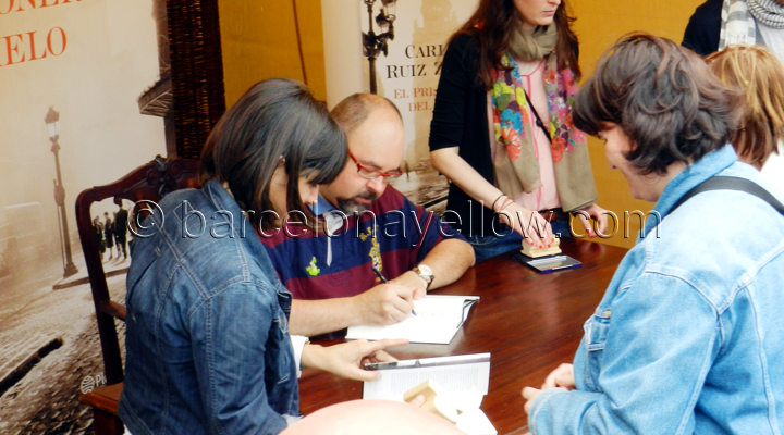 Book signings Sant Jordi - Shadow of the Wind Carlos Ruiz Zafón