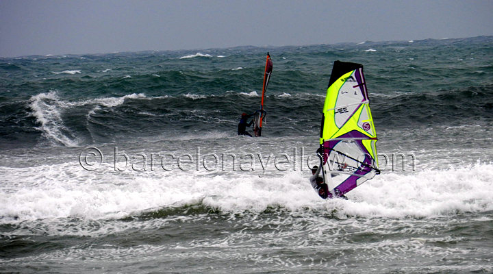 extreme_windsurfing_barcelona_spain